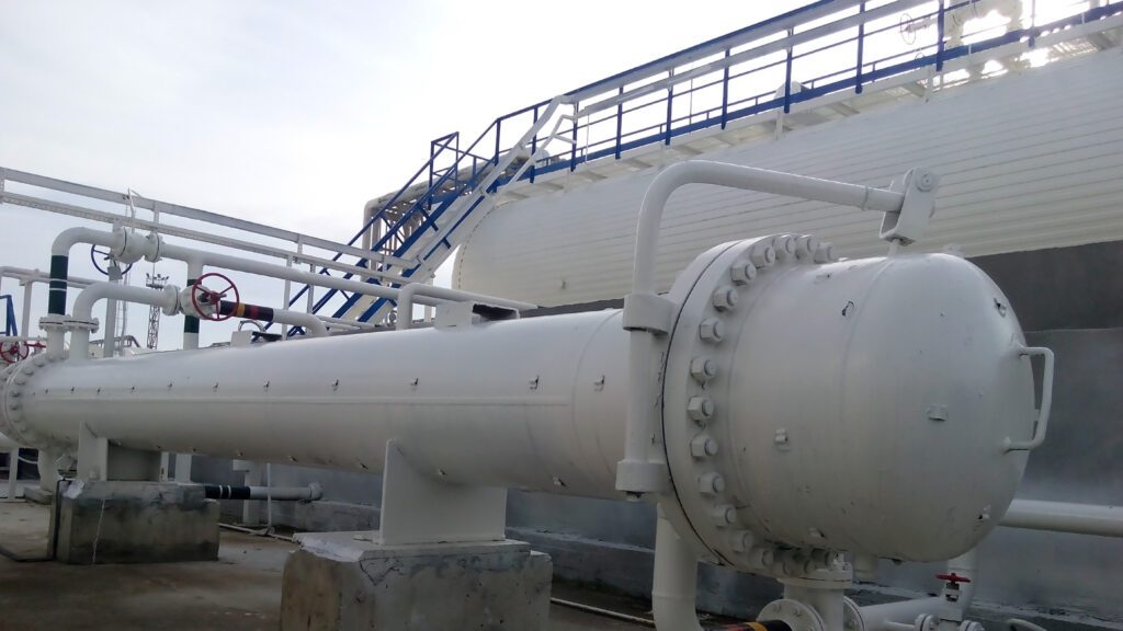 Shell and tube heat exchanger installed in an oil refinery