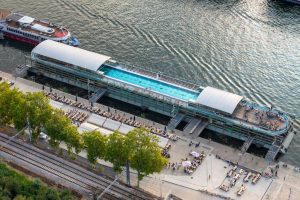 Floating in the river Seine, the “Annette K” swimming pool was built for the Paris Olympics, using stainless steel sheets supplied by Schmidt Edelstahl. The architect is Seine Design. Photo: Sergio Grazia.