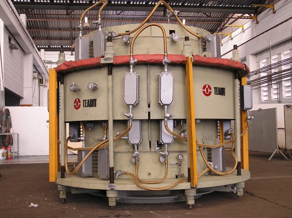 An in-line pressure balanced expansion joint with a heating system to maintain the bellows temperature in a specific range.
