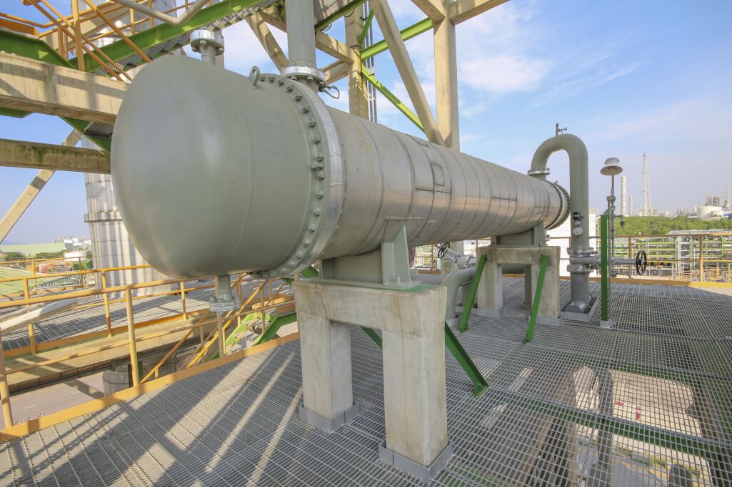 Heat exchanger in refinery. Heat exchanger in refinery.